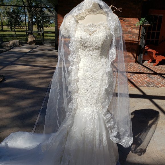 NWT INTUZURI Mermaid Style Lace Galore Wedding gown - Picture 2 of 16